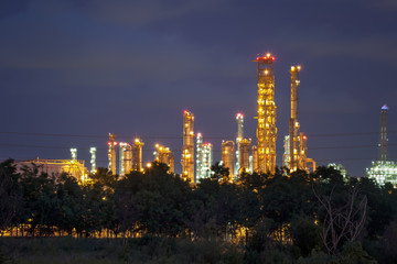 Obraz premium Petrochemical Oil and gas refinery