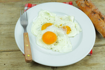 oeufs au plat 05102015