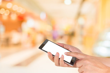 Blurred image of people walking at shopping mall , blur backgrou