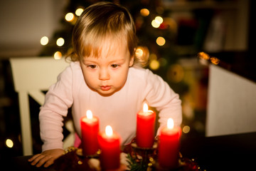 Child looking at advent wreath 