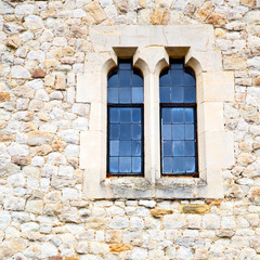 Fototapeta na wymiar old windon in england london brick and glass the wall