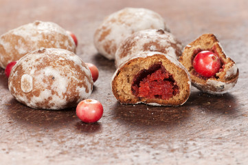 Gingerbread with cranberry filling