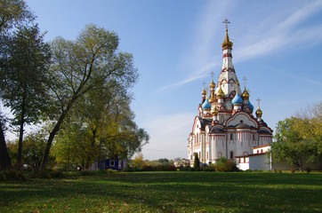 Fototapeta na wymiar DOLGOPRUDNY, RUSSIA - September 27, 2015: Church of the Kazan Ic