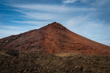 roter Berg auf der Vulkaninsel