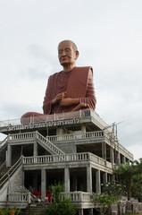 The big statue. Viewed from the side.