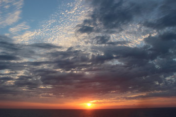 船上からの日の出