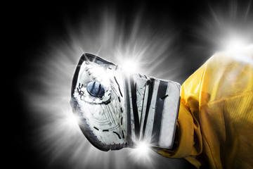 Fototapeta premium Bramkarz w hokeju na lodzie - zapis rękawic