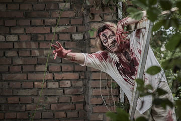 Dieser Zombie will die fressen