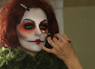 Applying of holiday helloween makeup - 92868144