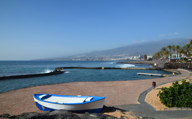 Fototapeta na wymiar View on Atlantic ocean and Las Americas coast in Tenerife,Canary Islands.