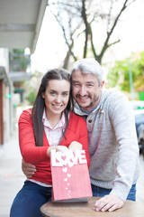 Naklejka premium Couple in the street