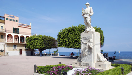 Fototapeta premium Kriegerdenkmal in Giardini Naxos