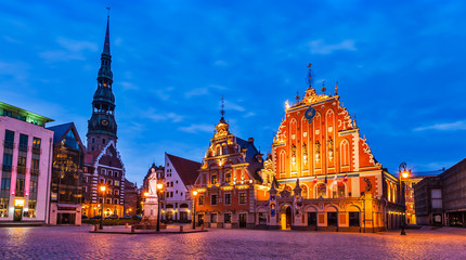 Obraz premium Riga Town Hall Square, House of the Blackheads, St. Roland Statu
