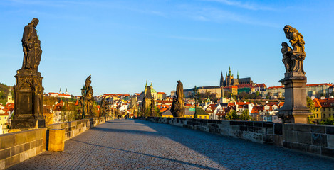 Naklejka premium Charles bridge and Prague castle in the morning