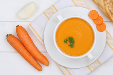 Karottensuppe Möhrensuppe frische Karotten Möhren Suppe in Sup