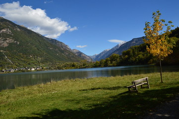 Lago de Eriste con Valle de Benasque al fondo