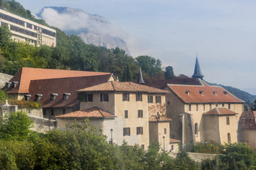 Le musée Dauphinois vu du téléphérique du Fort de La Bastille