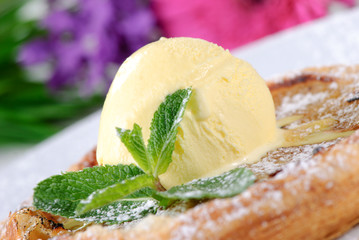 Tart with ice cream