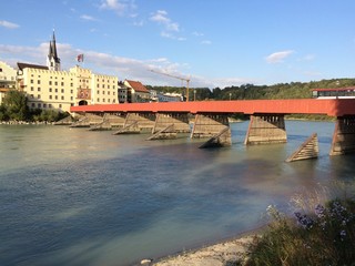 Blick auf die Innbr&uuml;cke in Wasserburg am Inn