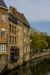 Fototapeta na wymiar Edifici su Canale di Mechelen, Belgio