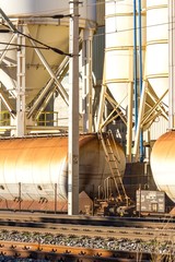 Güterzug im Industriegebiet