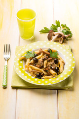 pasta with mushroom and black olives