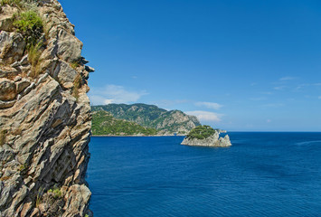 Obraz premium sea view with cliff at foreground