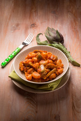 pasta with artichoke and tomatoes sauce