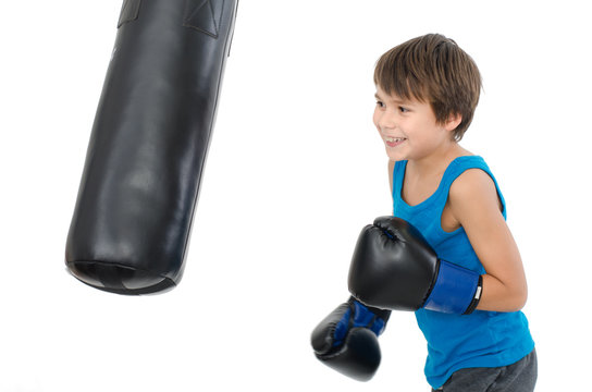 Junge beim Boxen