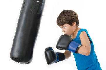 Junge beim Boxen