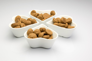 Four dishes formed as a clover four filled with kruidnoten