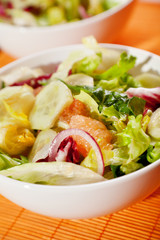 Salad with lettuce, cucumbers and grapefruit
