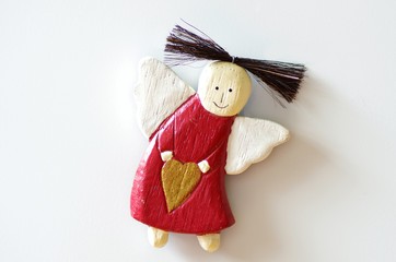 Weihnachtsengel mit schwarzen Haaren
