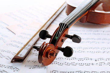 Fototapeta premium Classical violin on music sheets background