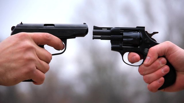 Pistol vs revolver