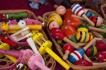 instrumentos musicales infantiles maracas y sonajeros