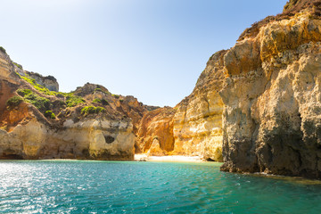 Fototapeta premium Beautiful ocean with rocku cliffs