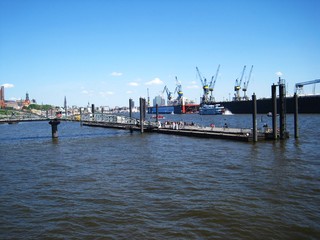 Hamburg, Elbe mit Anleger Fischmarkt-Altona