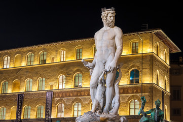 Fototapeta na wymiar The Neptune statue in piazza della signoria in Florence