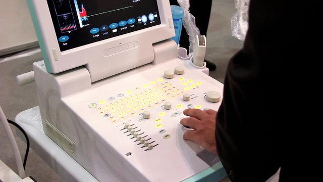 Ultrasonic scanner for medical examination