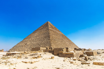 Fototapeta na wymiar pyramids Giza in Cairo, Egypt.