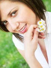 Obraz na płótnie Canvas Young woman with flowers