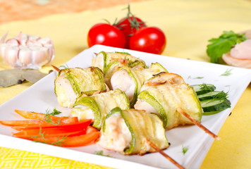 Rolls of zucchini and chicken fillets