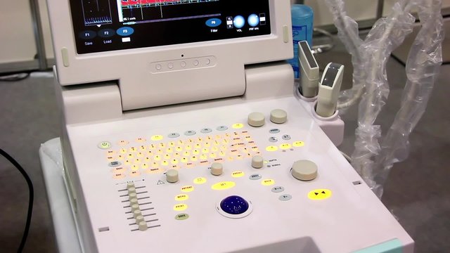 Ultrasonic scanner for medical examination