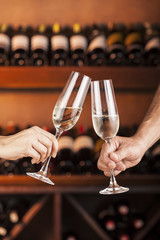 hand man and woman with glasses of champagne 