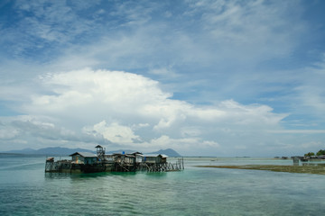 Obraz premium SEMPORNA, SABAH, MALAYSIA - MAY 5: Ethnic of Sea Bajau man on th