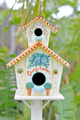 Obraz na płótnie Canvas Beautiful bird house in a lush garden