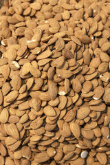 Almendras a granel. Venta en el mercado de almendras a granel.