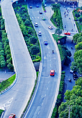 City-highway vehicles in the dusk