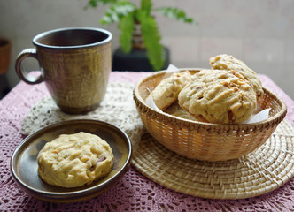 Almond cookies